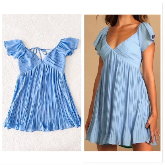 NWOT Lulus Amalfi Coast Light Blue Pleated Flutter Sleeve Mini Dress Small - Picture 1 of 8